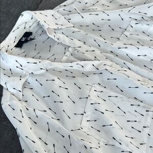 Kohl's White Button-Down Shirt with Black Arrow Motif